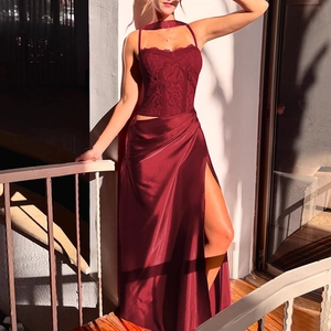 Elegant wine red evening dress featuring lace splicing and a high-slit satin skirt