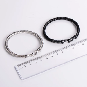 Bracciali aperti a fune in acciaio inossidabile nero e argento 5mm con righello graduato