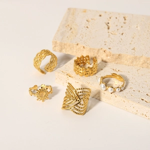 5-teiliges Vintage-Ring-Set aus goldenem Edelstahl mit Perlen und Cut-out-Design