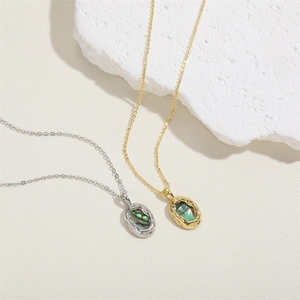 Exquisite flower necklace with abalone shell and zircon in gold and silver finishes