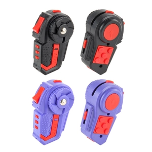 Juguete Fidget Pad con botones y joysticks en opciones negro rojo y morado rojo