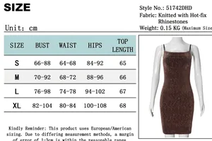 Größentabelle mit Maßen in cm für das eng anliegende Kleid mit Strassbesatz