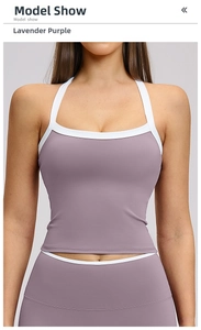 Détail du haut de yoga licou lilas avec bordures contrastées blanches et dos ouvert chic