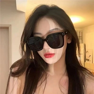 Oversized black square sunglasses for men and women featuring slim frame and anti-UV lenses