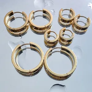 Orecchini a cerchio in acciaio inossidabile placcato oro 18K in sette misure