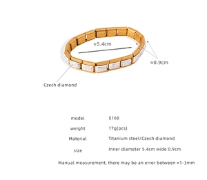 Dettaglio del bracciale in acciaio al titanio dorato con pavé di diamanti e diametro di 5,4 cm