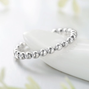Anello con perline minimalista in argento sterling S925 con finitura argento lucido