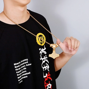 Pendentif marteau de Thor tête de loup en acier doré pour homme avec chaîne torsadée