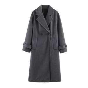 Détails du manteau long en laine gris foncé avec col à revers et grandes poches latérales