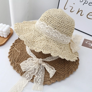 Foldable summer straw sun hats with wide brims, lace ribbons and elegant bows for beach
