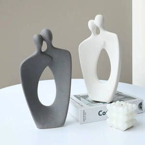 Statuine di coppia in ceramica moderna con finitura opaca per decorazioni da tavolo eleganti