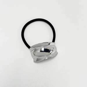 Minimalist elastic hair tie featuring a polished silver metallic curved ornament
