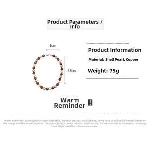 Détail du collier bohème montrant la longueur de 43cm et les perles de 1cm