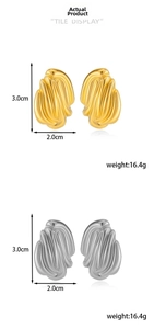 Detailed size specifications for vintage abstract textured heart earrings in gold and silver