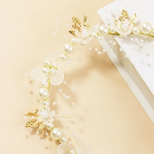 Serre-tête fleuri doré élégant avec perles blanches pour filles et demoiselles d'honneur