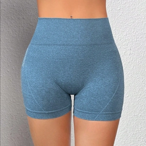 Pantaloncini da yoga senza cuciture a vita alta con effetto push-up e scritta