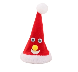 Dettaglio del cappello di Natale animato con occhi 3D, naso di peluche e bordo in pelliccia
