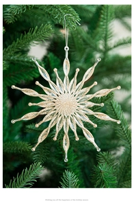 Décoration flocon de neige doré pour sapin de Noël avec détails scintillants et chic