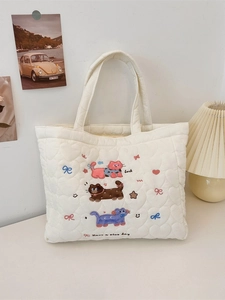 Sac fourre-tout matelassé crème avec broderie de chat et motifs de cœur pour femmes