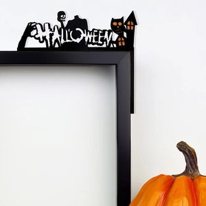 Décoration d'angle de porte Halloween avec crâne, fantôme et silhouette de château