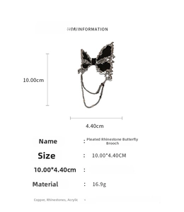 Vue détaillée d'une broche papillon noire avec chaîne argentée et dimensions