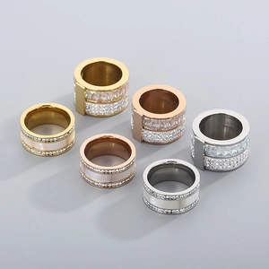 Detailliertes Set aus sechs breiten Ringen in Gold, Roségold und Silber mit Muschel-Inlay
