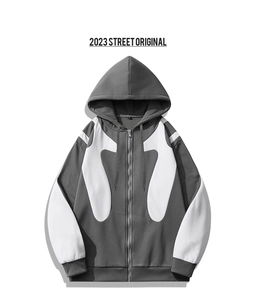 Detailansicht eines Herren Winter Hoodies mit Patchwork Design und Reißverschluss