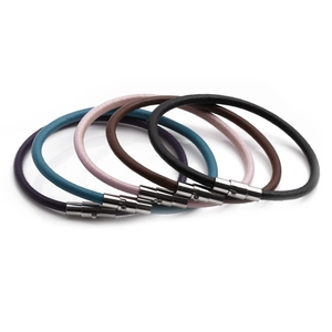 Bracciali in pelle multicolore con chiusura magnetica per uomo e donna eleganti