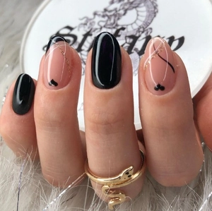 Press On Nails Black Nude Pink Heart Pattern Gold Glitter Lines Oval Short Wearable Fake Nails For Women Manicure