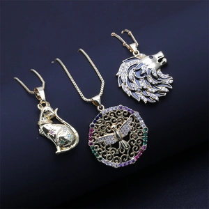 Colliers hip-hop avec pendentifs animaux dorés, tête de lion et chat céleste sertis