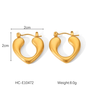 Detailed view of 2cm heart earrings in gold finish with precise measurements and weight