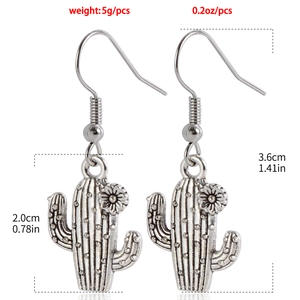 Vue détaillée des boucles d'oreilles cactus vintage en argent avec dimensions