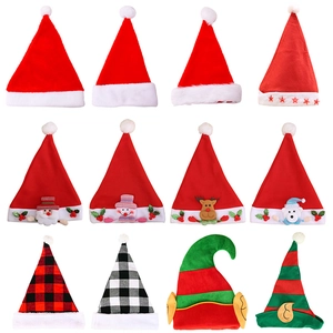 Collection de bonnets de Noël festifs en peluche aux styles, couleurs et motifs variés