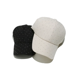 Casquettes de baseball scintillantes à strass en noir et blanc crème avec motif d'étoiles