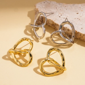 Orecchini a lobo a cuore intrecciato irregolare placcati in oro 18k in oro e argento