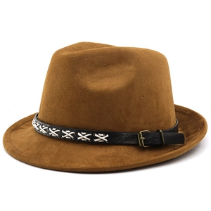 Cappello fedora classico in feltro marrone con fascia in pelle nera e cuciture bianche