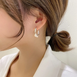 Elegant twisted spiral hoop earring with pearlescent white enamel and gold trim finish