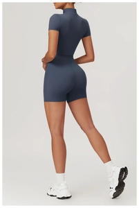 Vue arrière du combishort de yoga bleu-gris avec fermeture éclair et coupe ajustée