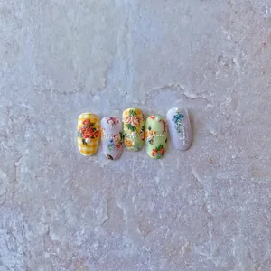 Pegatinas 5D para uñas con diseños de flores vintage y detalles de perlas relieve