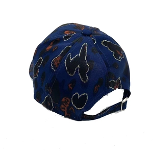 Donkerblauwe baseballpet met luipaardprint, gouden glitters en metalen sluiting
