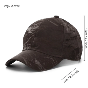 Casquette de baseball marron en similicuir à texture léopard et mesures détaillées