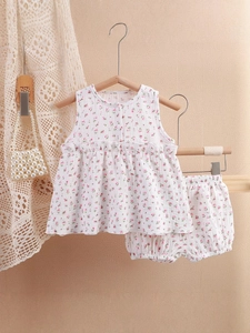 Floral baby girl sleeveless top and bloomers set made of soft breathable cotton muslin