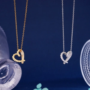 Colliers élégants avec pendentif cœur en or et argent, sertis de pierres en zircon