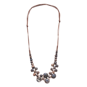 Collier tressé ethnique avec pendentif perles rondes au style rétro de vacances