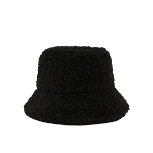 Chapeau bob en polaire teddy noire pour femme avec bord large chaud pour automne et hiver