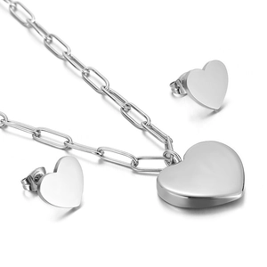 Parure de bijoux cœur argentée avec collier à pendentif poli et boucles d'oreilles assorties