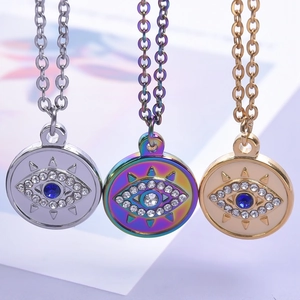 Trois colliers avec pendentif œil protecteur en acier inoxydable doré et arc-en-ciel