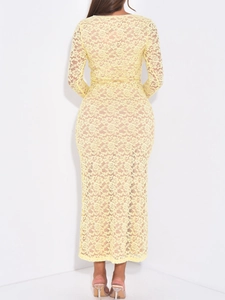 Robe maxi Y2K en dentelle jaune à manches longues avec détails élégants dans le dos