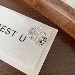 Polished S925 sterling silver ring with repeating hollow B-letter design in modern style