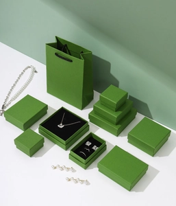 Deep green textured paper jewelry gift box set with matching paper shopping bag